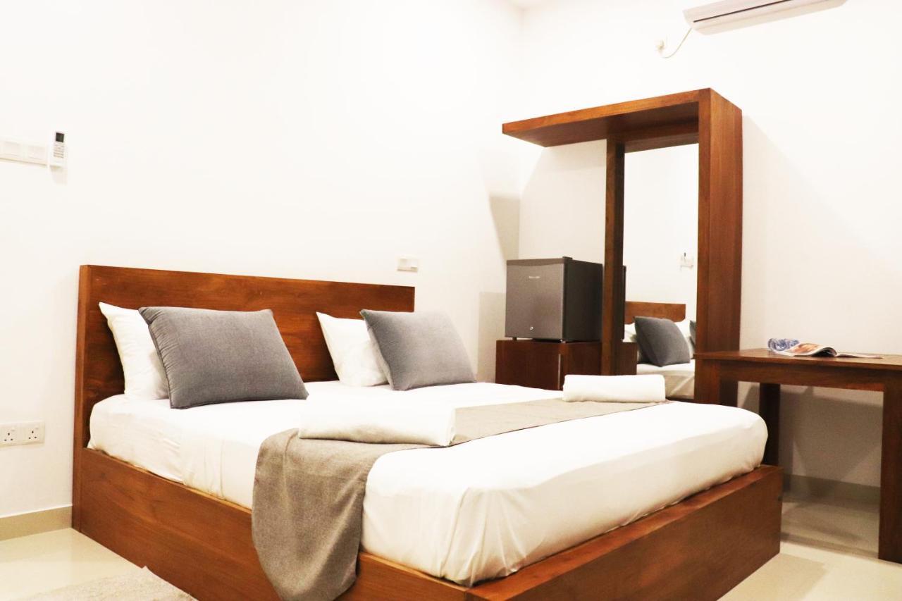Marakolliya Beach Resort Tangalle Exterior photo