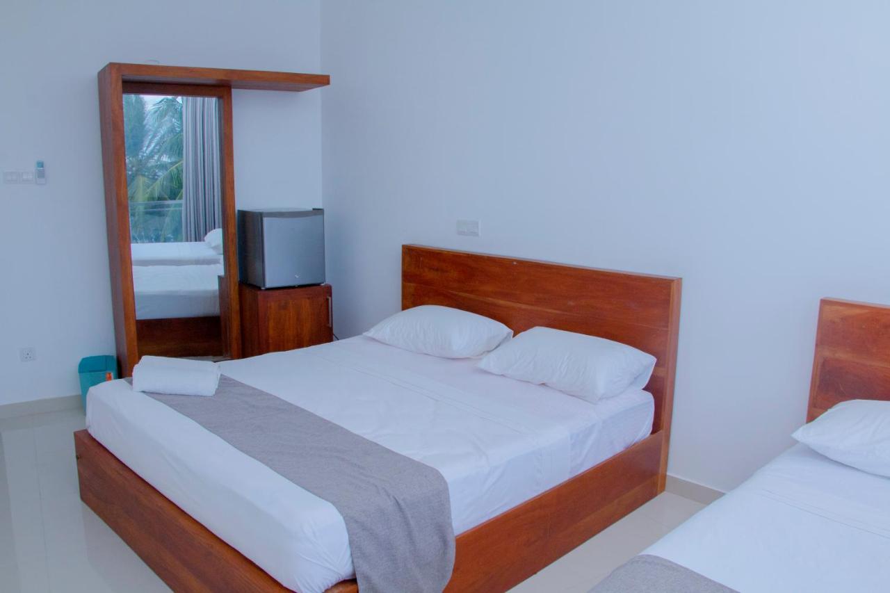 Marakolliya Beach Resort Tangalle Exterior photo