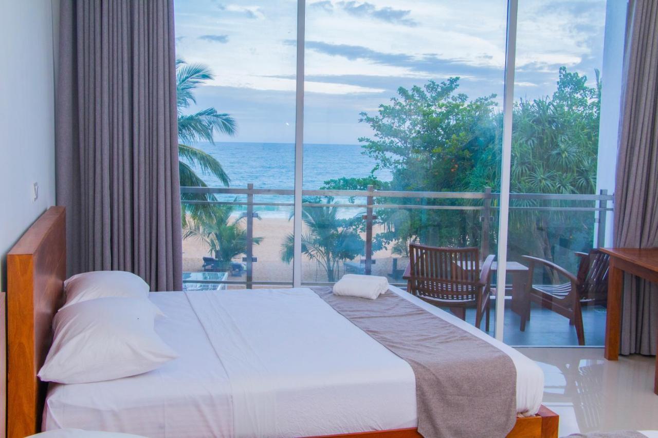 Marakolliya Beach Resort Tangalle Exterior photo