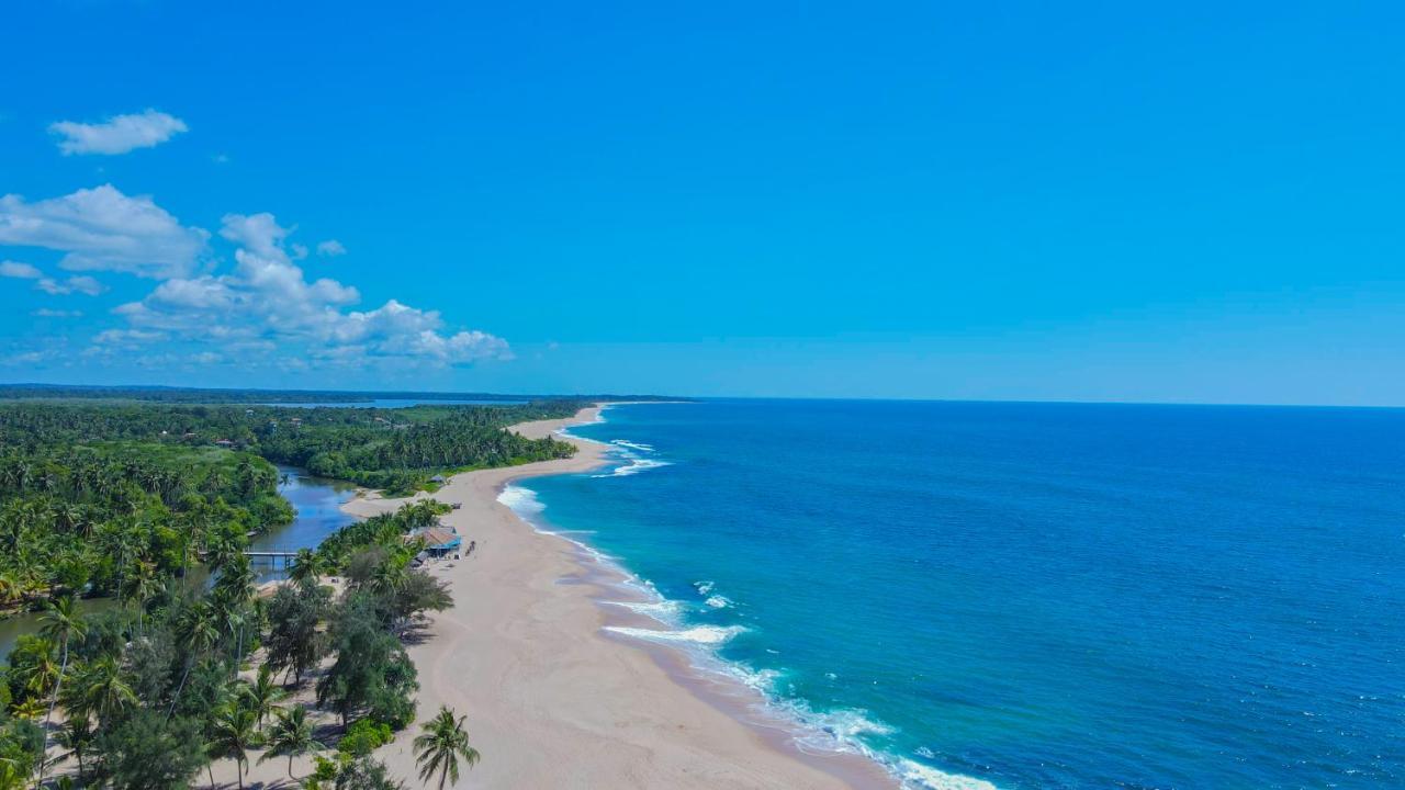 Marakolliya Beach Resort Tangalle Exterior photo
